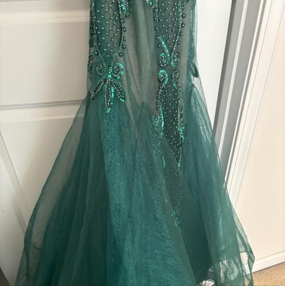 Size 2 prom dress - Picture 3 of 4